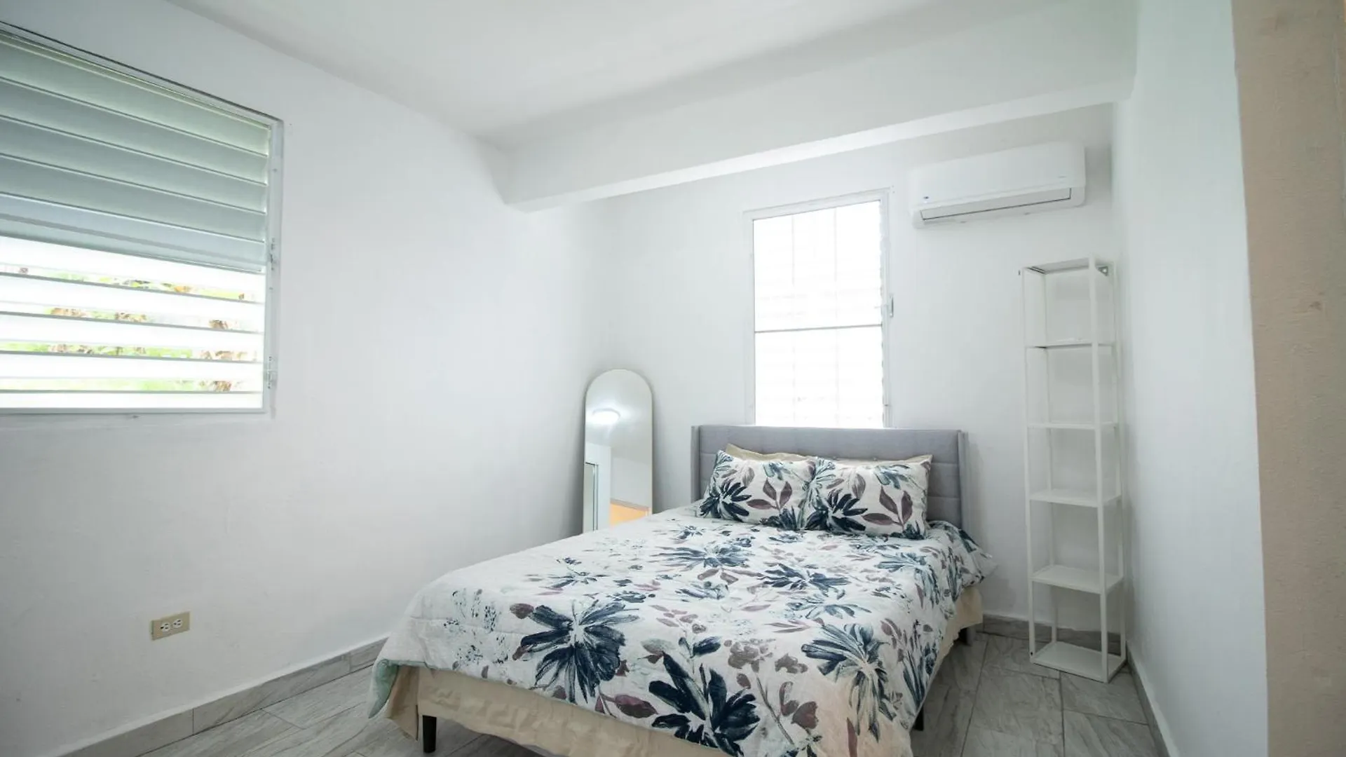 Entire Vacation Home In San Juan - Fits 10 Apartment